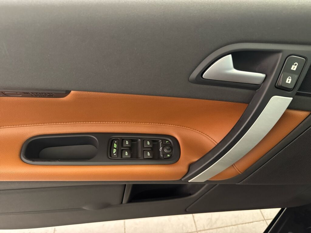 Volvo C70 2012 Musta