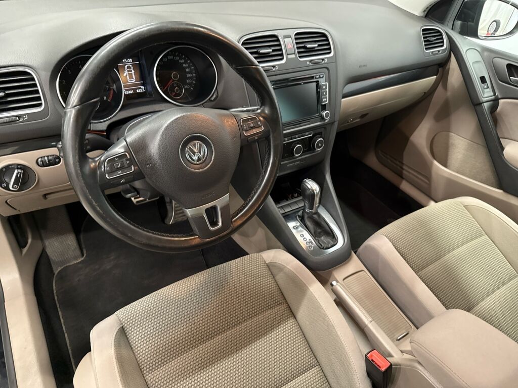 Volkswagen Golf 2012 Musta