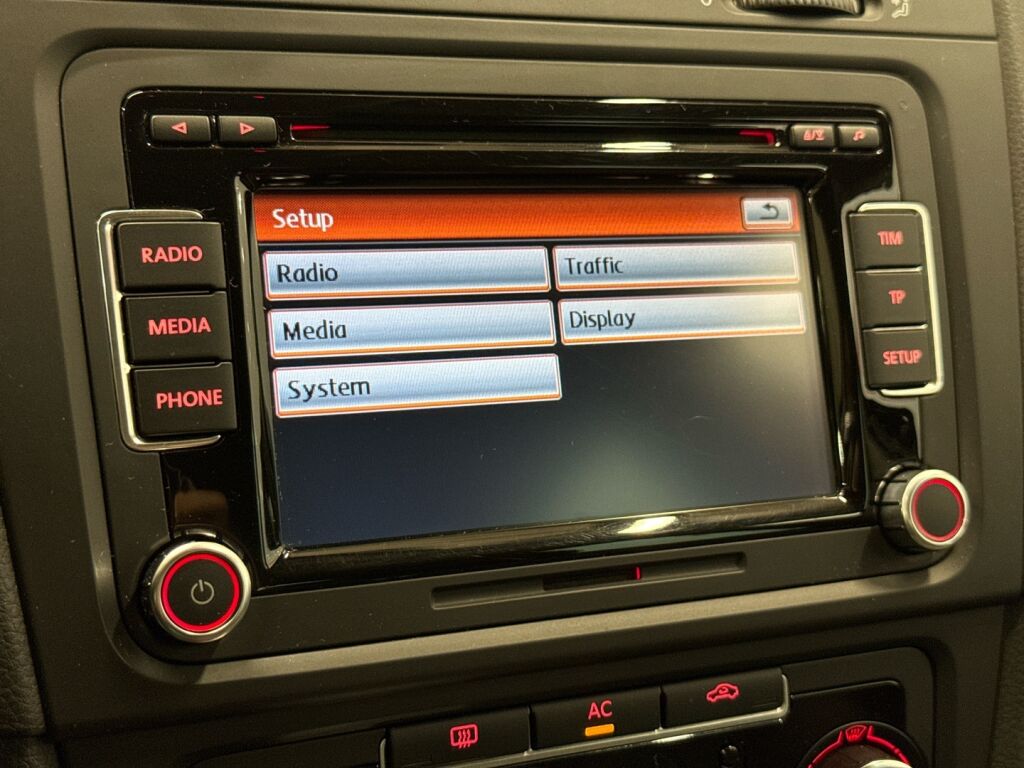 Volkswagen Golf 2012 Musta