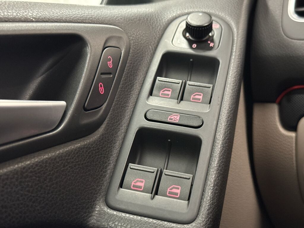 Volkswagen Golf 2012 Musta