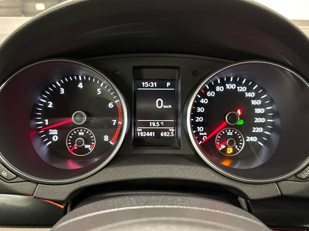 Volkswagen Golf 2012 Musta