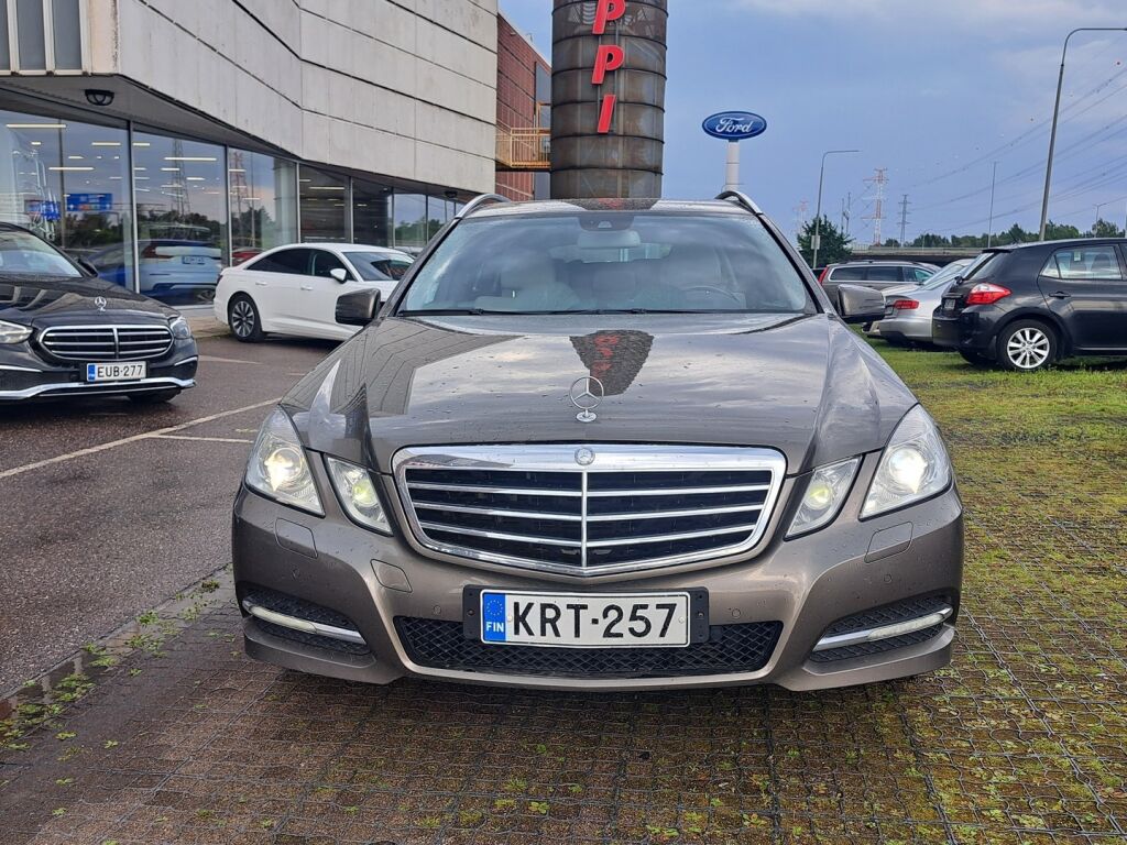 Mercedes-Benz E 2012 Harmaa
