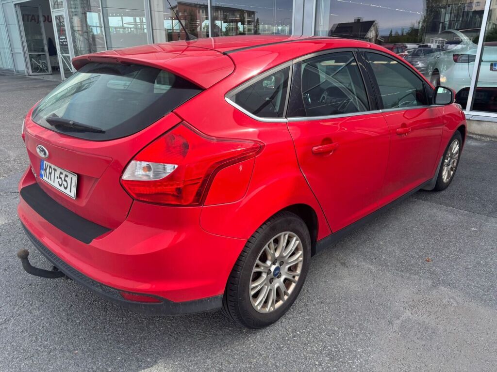 Ford Focus 2012 Punainen