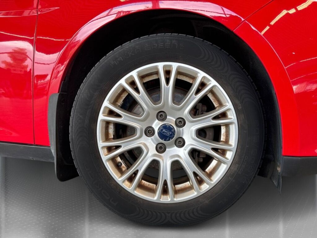 Ford Focus 2012 Punainen