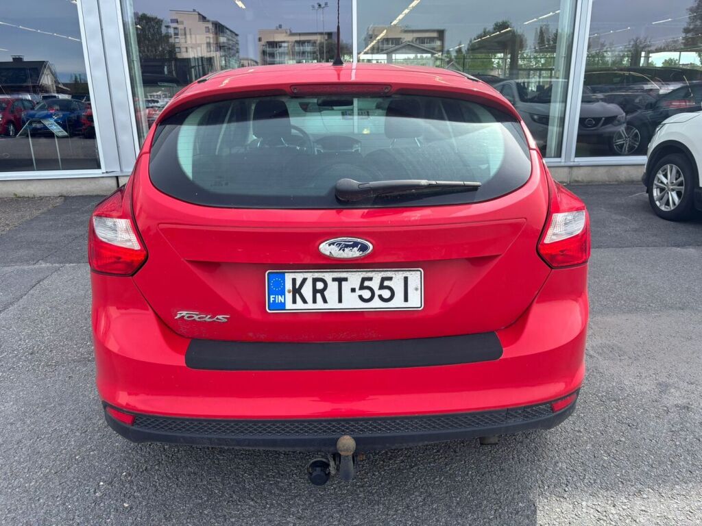 Ford Focus 2012 Punainen