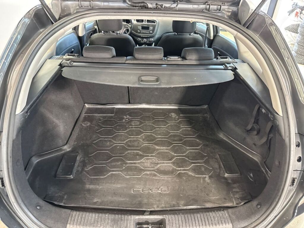 Kia Ceed 2014 Musta