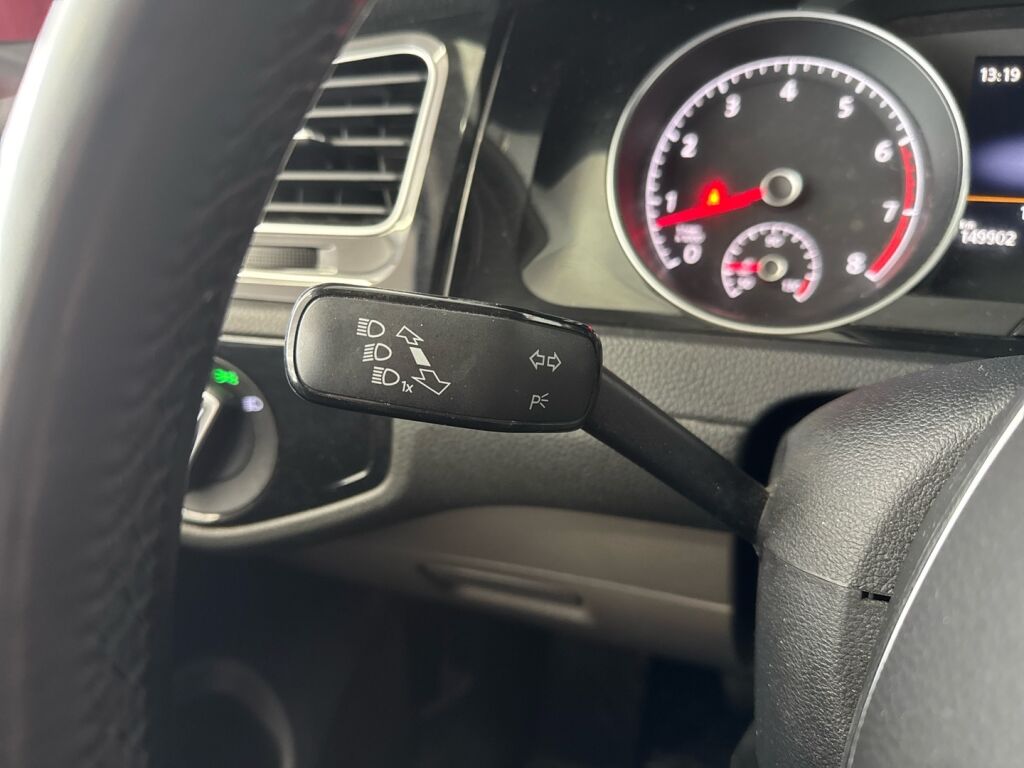 Volkswagen Golf 2013 Punainen