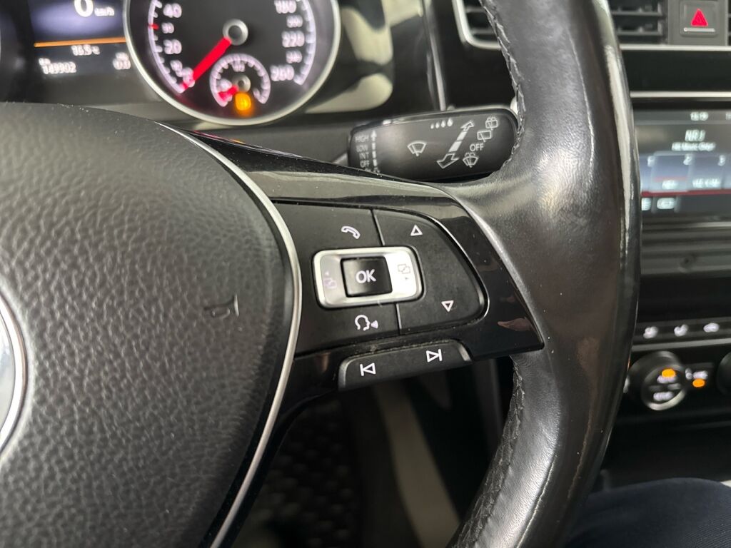 Volkswagen Golf 2013 Punainen