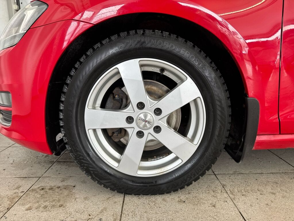 Volkswagen Golf 2013 Punainen