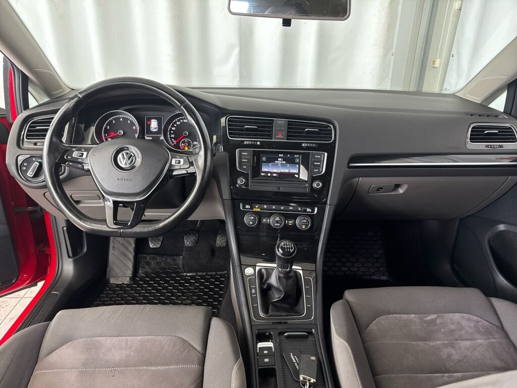 Volkswagen Golf 2013 Punainen