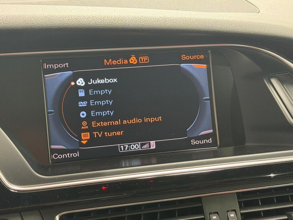 Audi RS 5 2010 Punainen