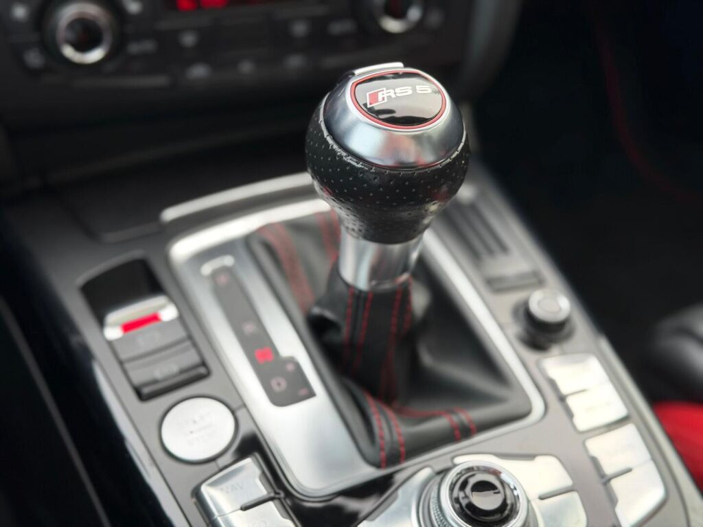 Audi RS 5 2010 Punainen