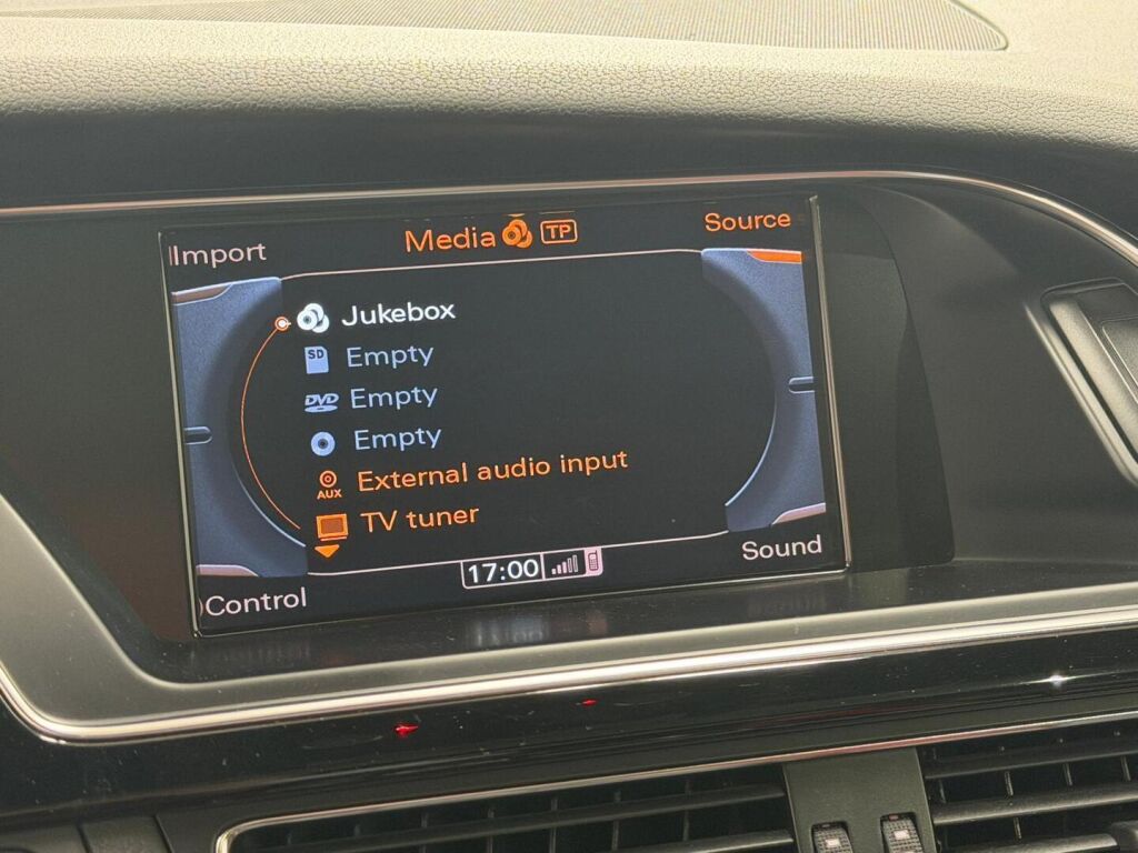 Audi RS 5 2010 Punainen