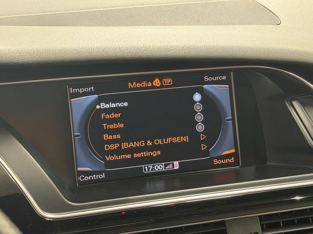 Audi RS 5 2010 Punainen