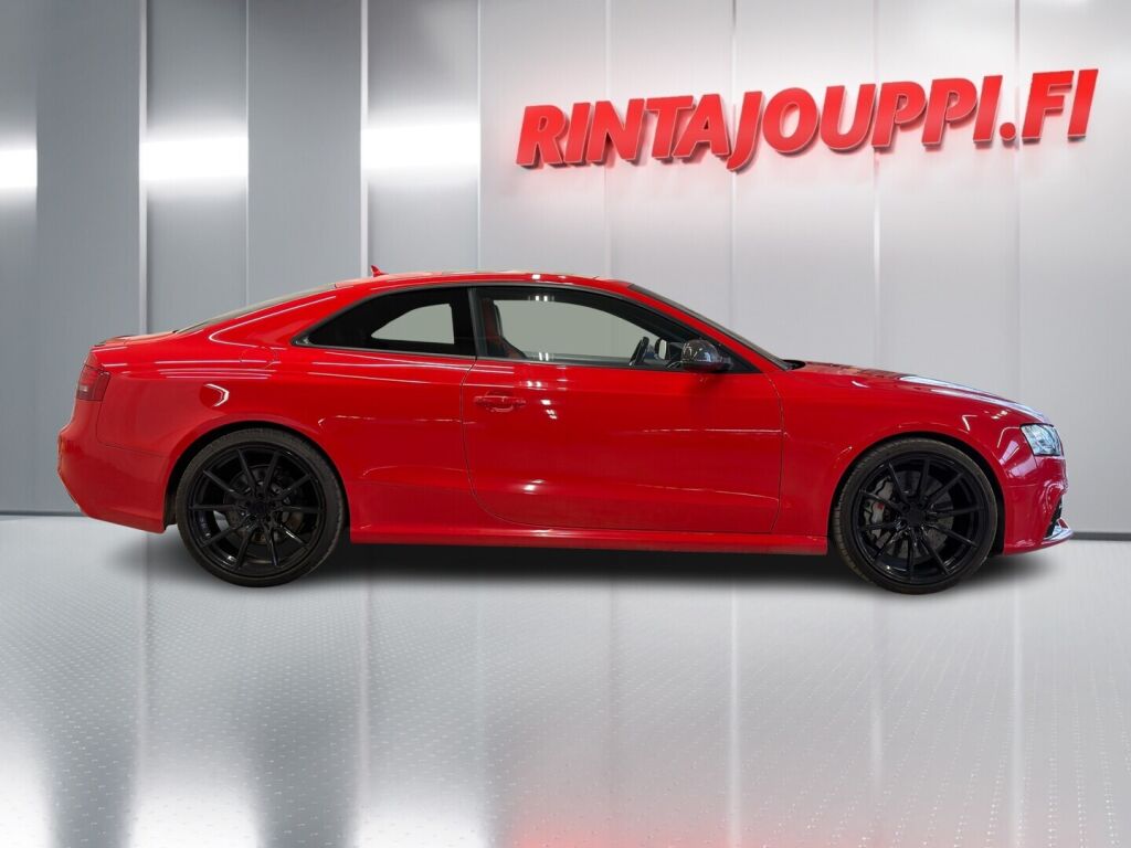 Audi RS 5 2010 Punainen