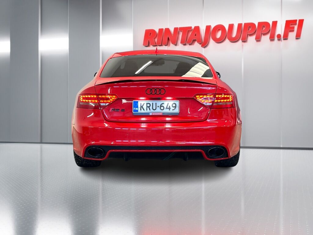 Audi RS 5 2010 Punainen