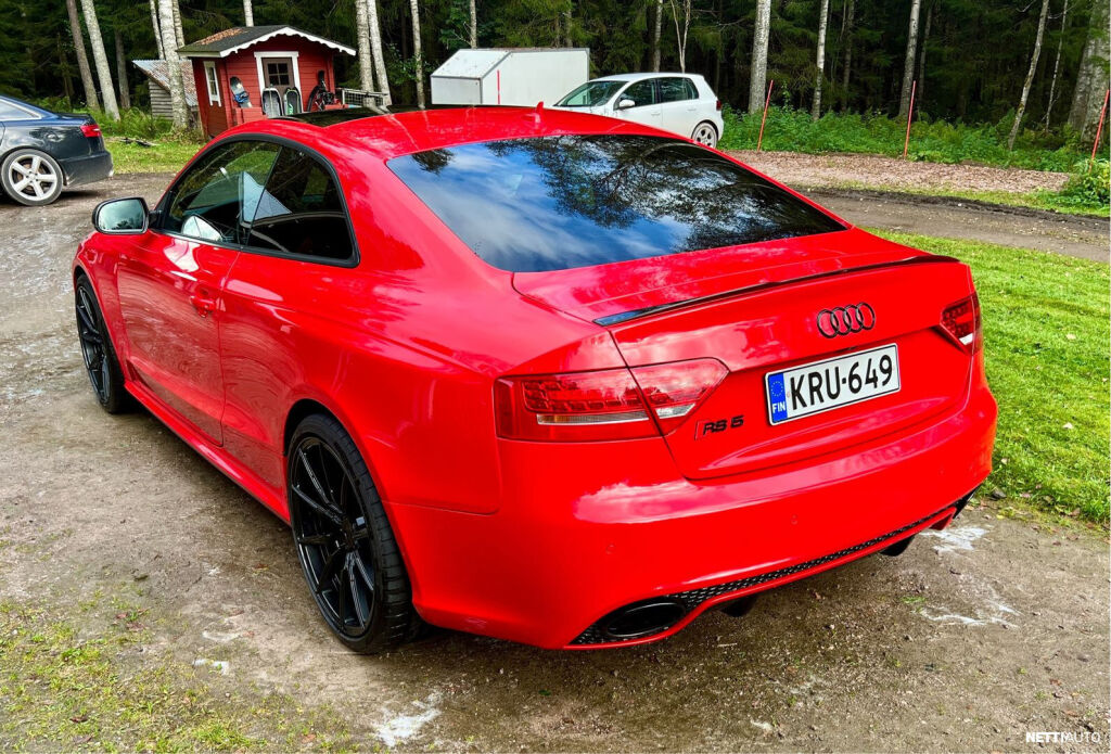 Audi RS 5 2010 Punainen