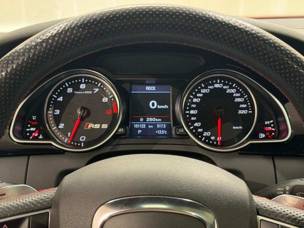 Audi RS 5 2010 Punainen