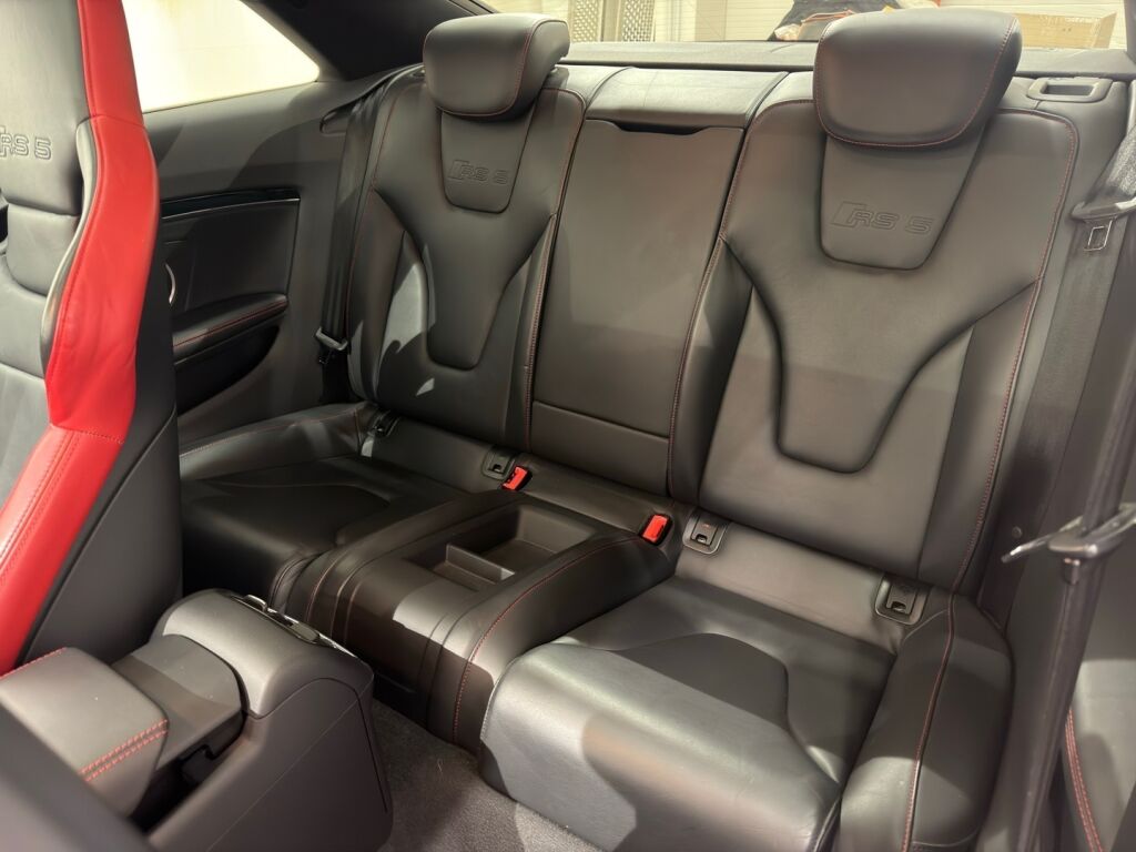 Audi RS 5 2010 Punainen