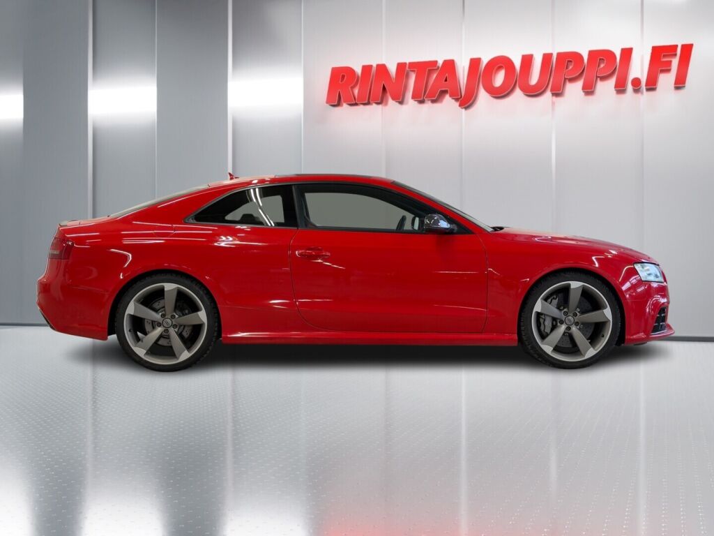 Audi RS 5 2010 Punainen