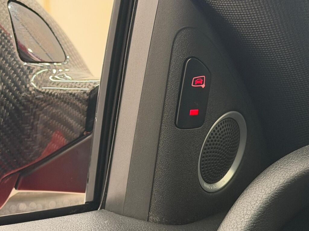 Audi RS 5 2010 Punainen