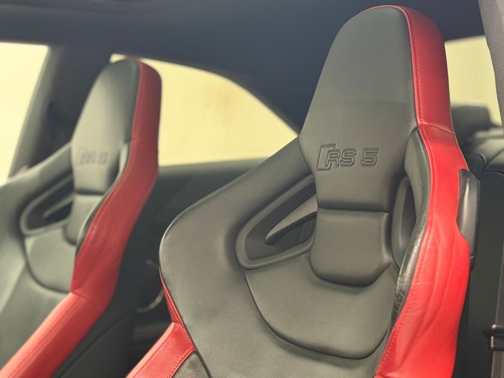 Audi RS 5 2010 Punainen