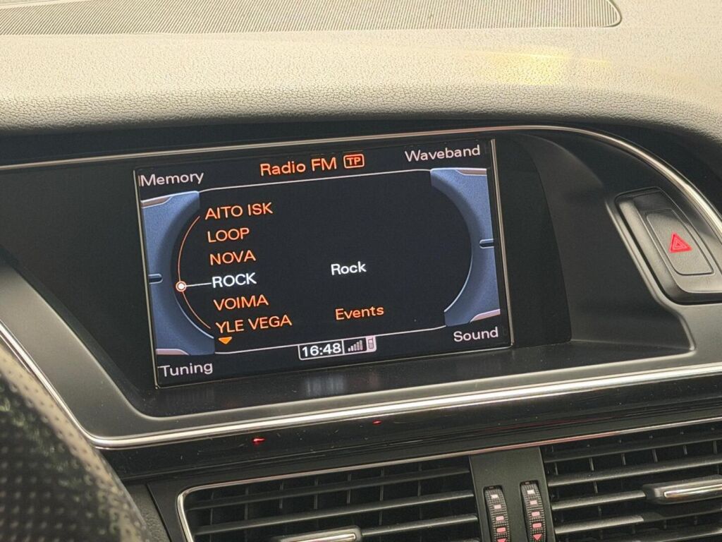 Audi RS 5 2010 Punainen