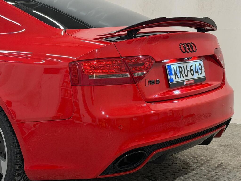 Audi RS 5 2010 Punainen