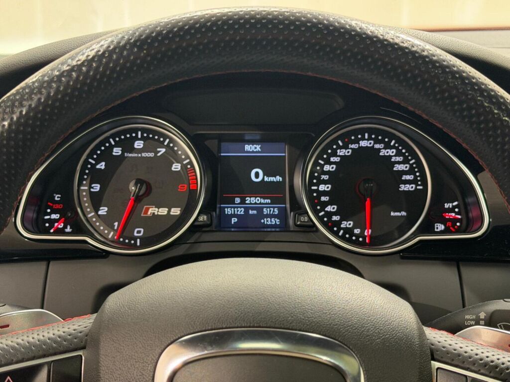 Audi RS 5 2010 Punainen