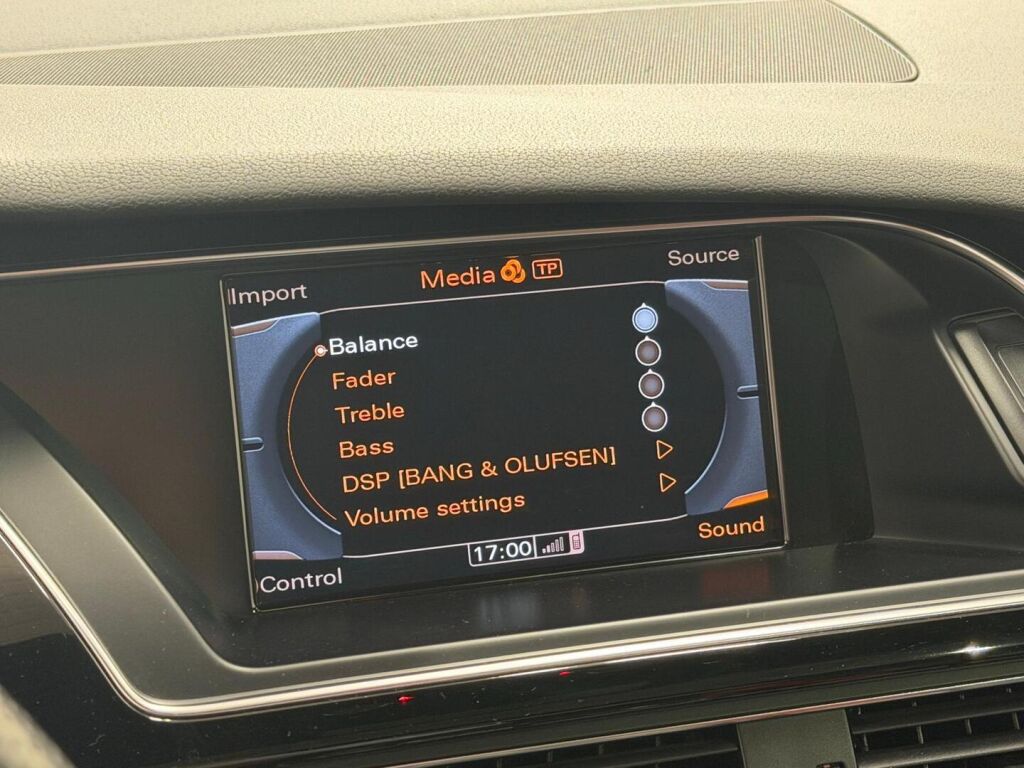 Audi RS 5 2010 Punainen