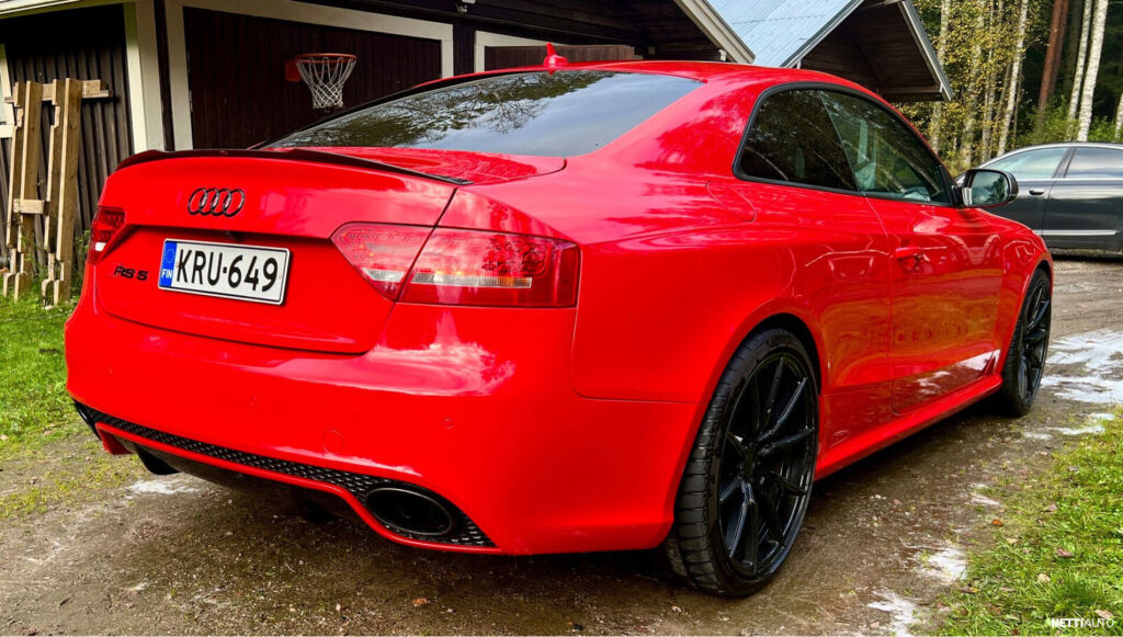 Audi RS 5 2010 Punainen