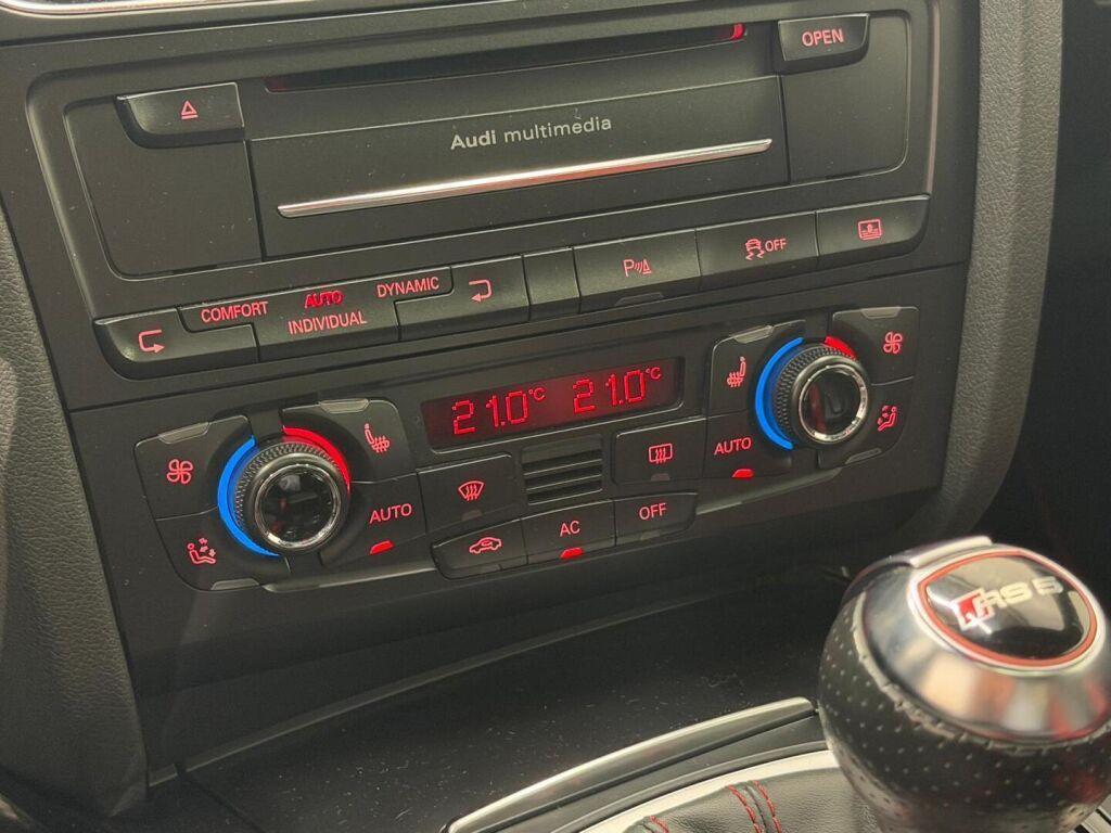 Audi RS 5 2010 Punainen