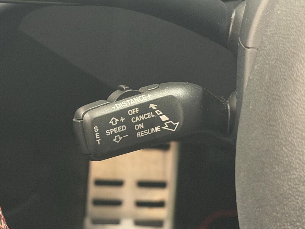 Audi RS 5 2010 Punainen