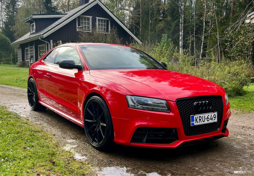 Audi RS 5 2010 Punainen
