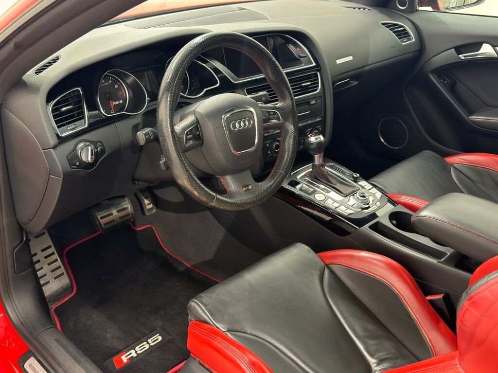 Audi RS 5 2010 Punainen