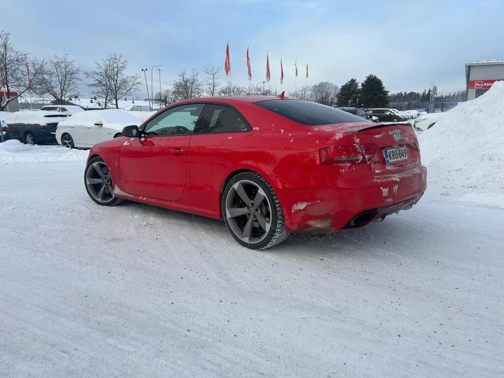Audi RS 5 2010 Punainen
