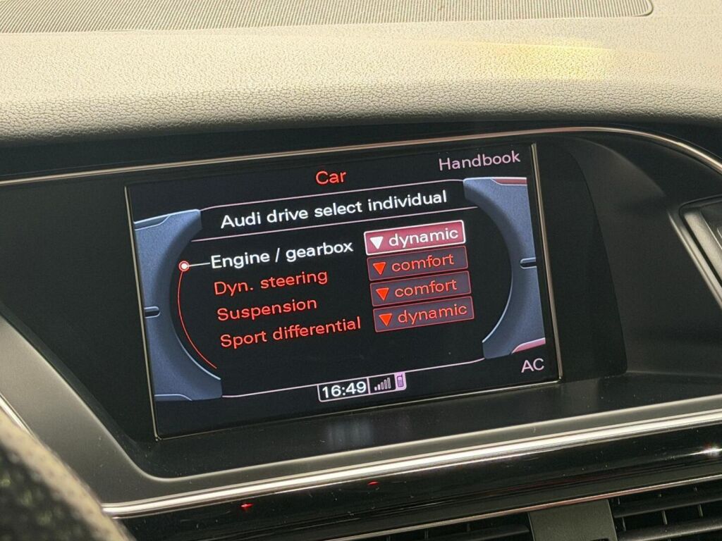 Audi RS 5 2010 Punainen