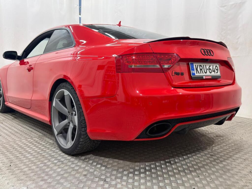 Audi RS 5 2010 Punainen