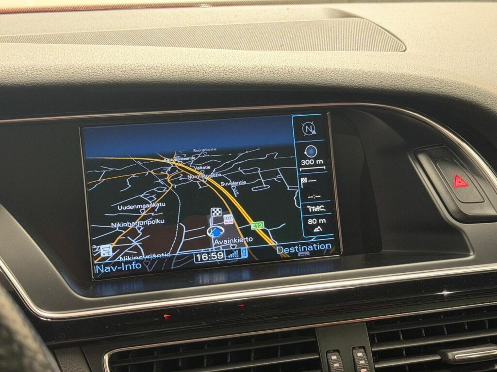 Audi RS 5 2010 Punainen