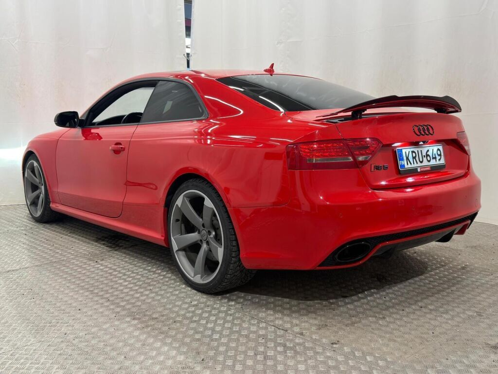 Audi RS 5 2010 Punainen