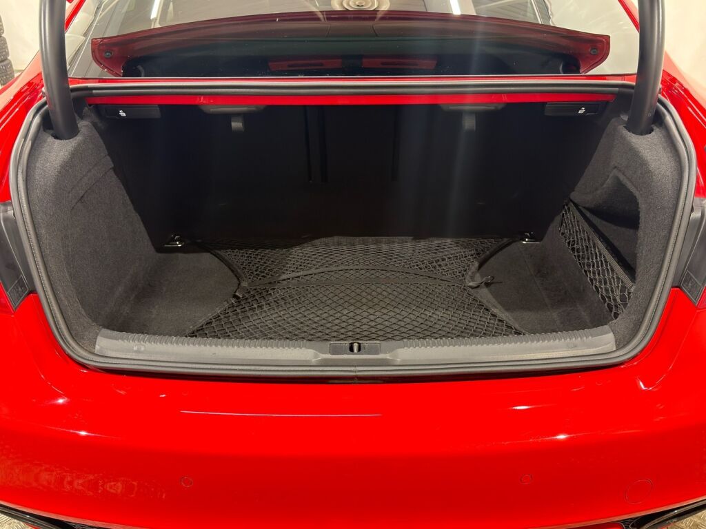 Audi RS 5 2010 Punainen