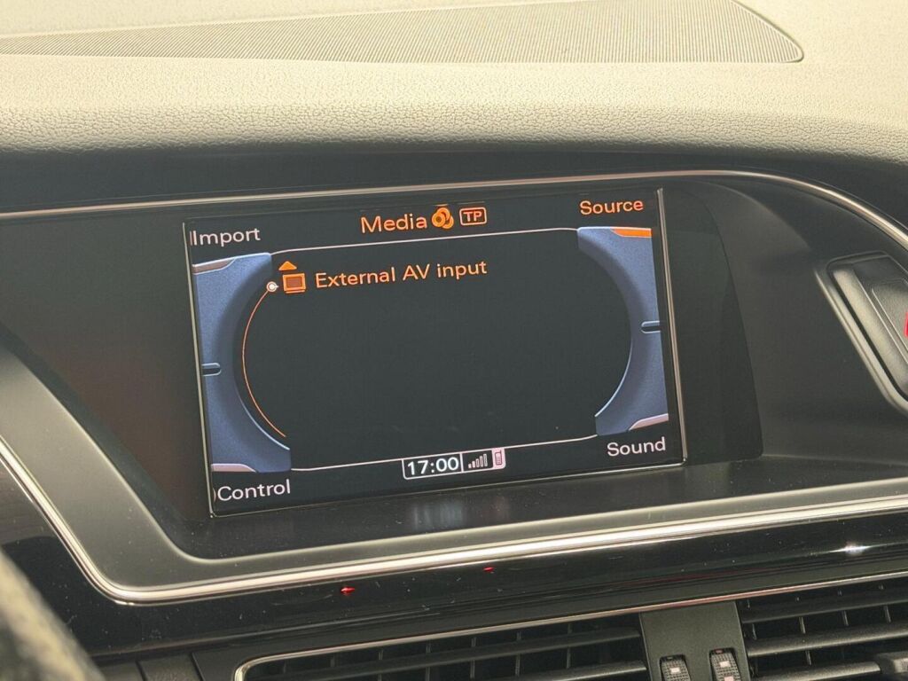 Audi RS 5 2010 Punainen