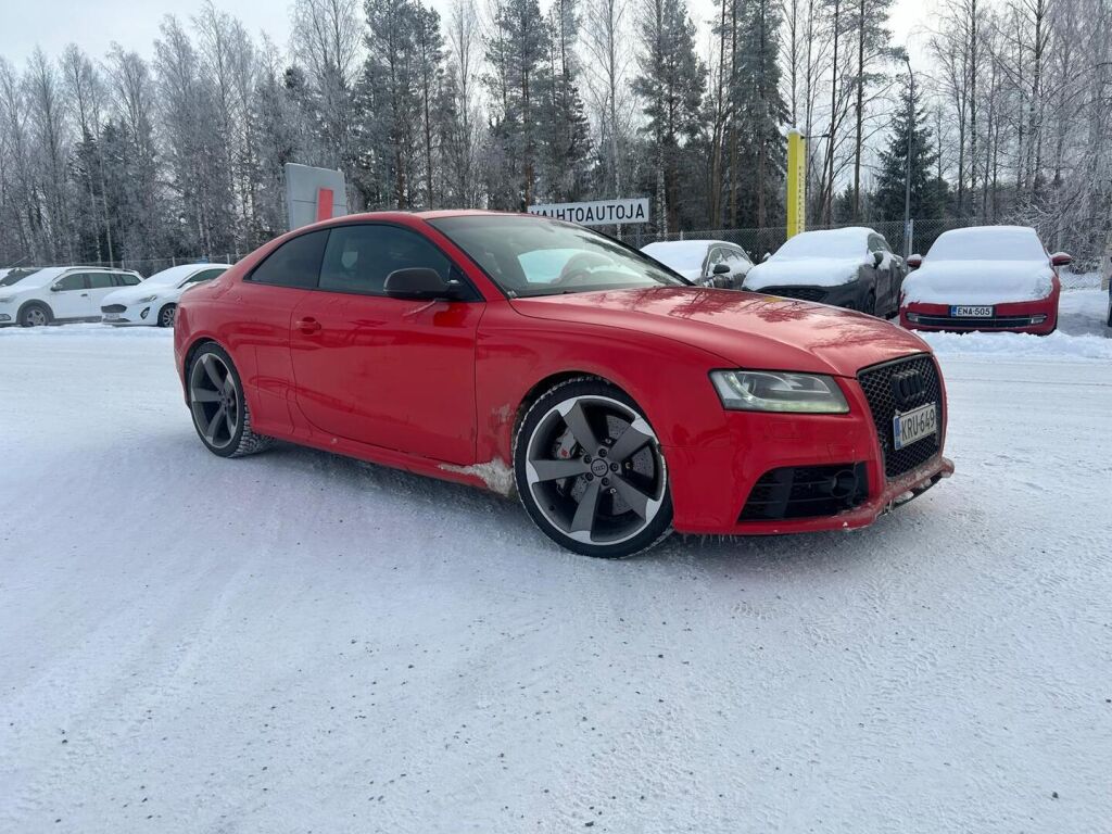 Audi RS 5 2010 Punainen