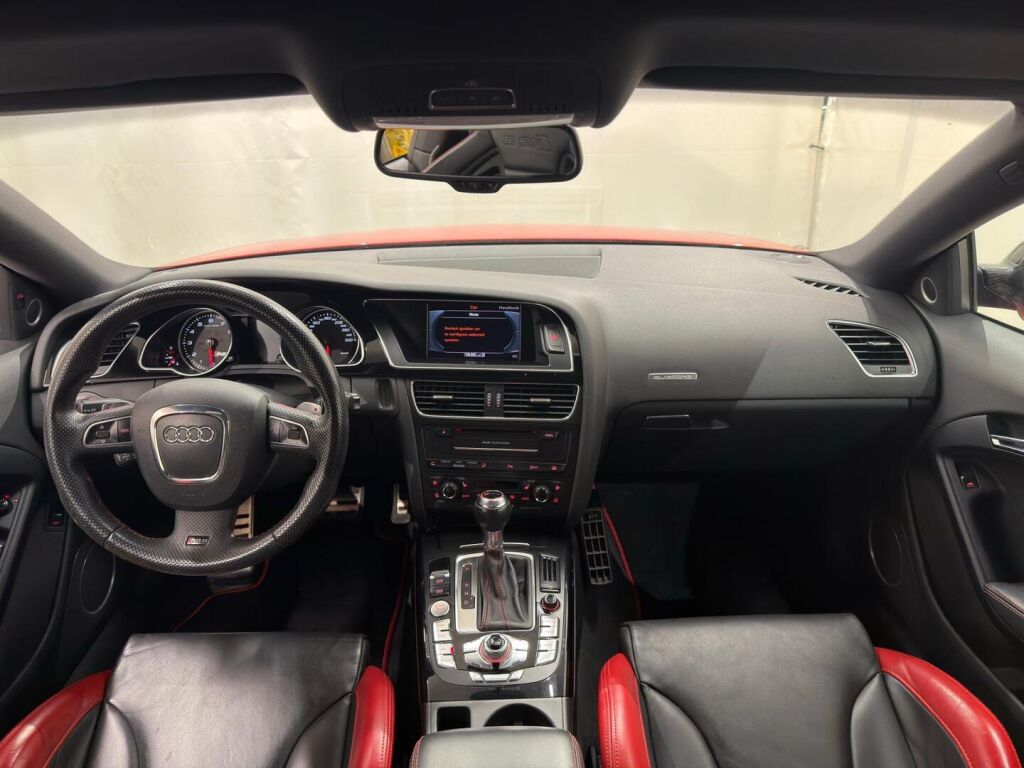 Audi RS 5 2010 Punainen