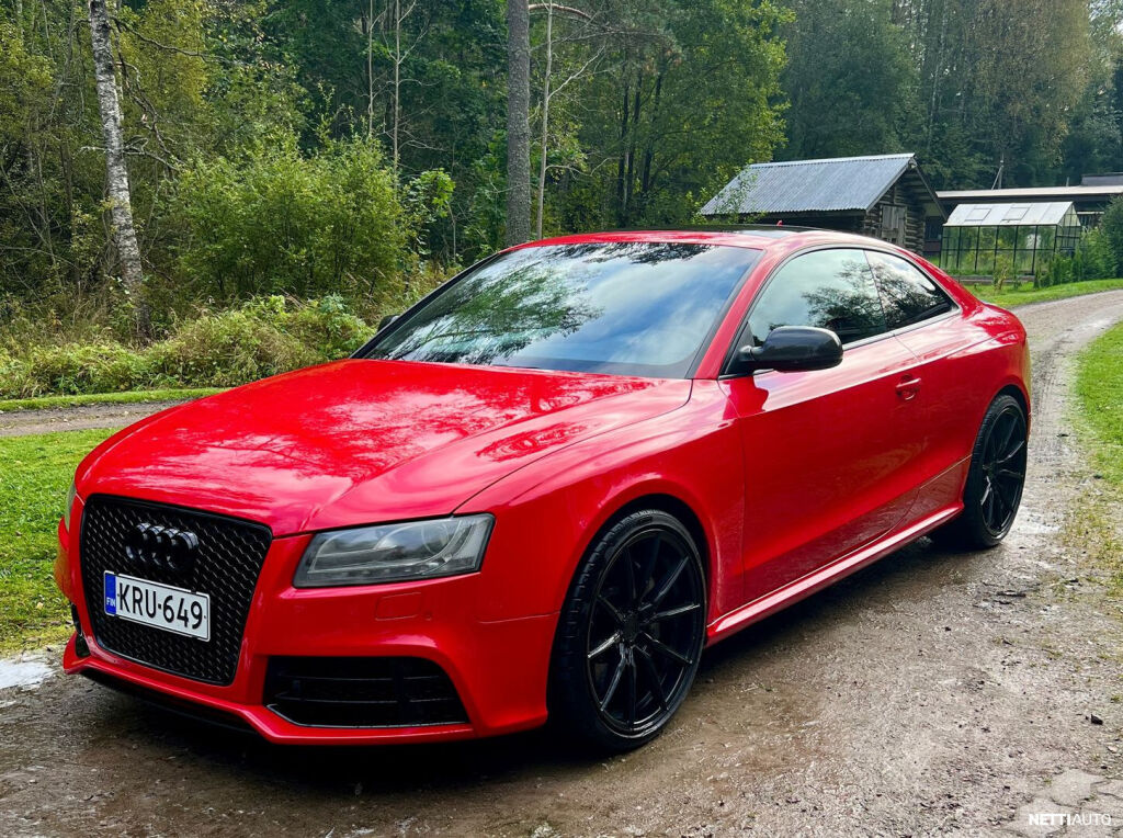 Audi RS 5 2010 Punainen