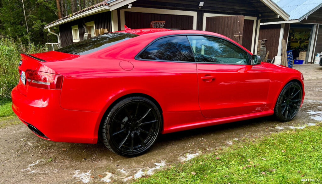 Audi RS 5 2010 Punainen
