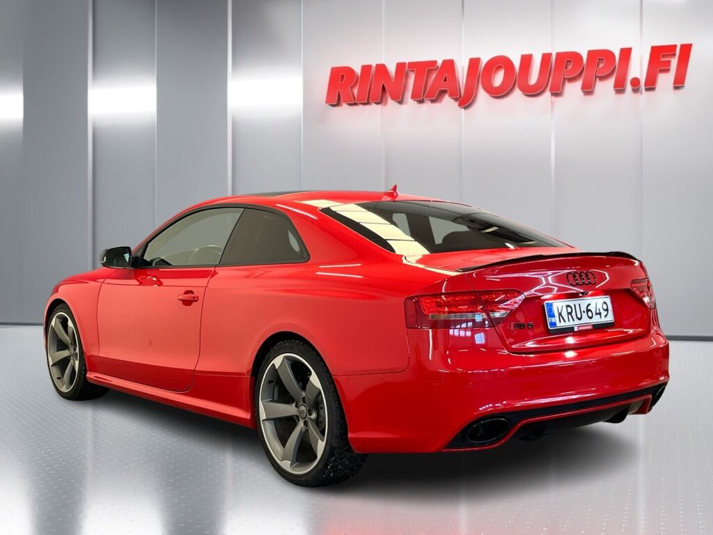 Audi RS 5 2010 Punainen