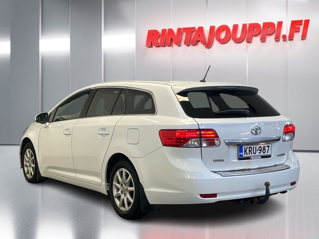 Toyota Avensis 2013 Valkoinen