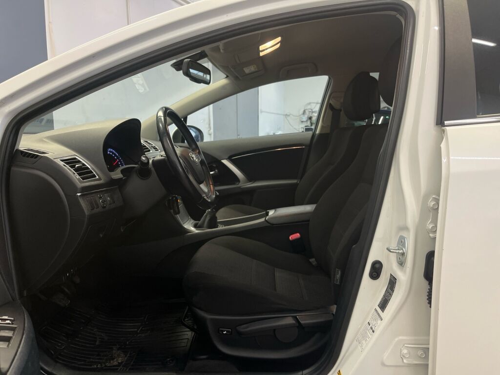 Toyota Avensis 2013 Valkoinen
