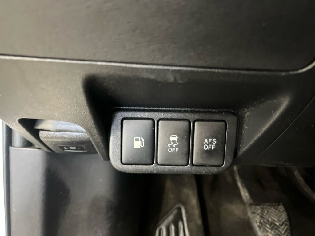 Toyota Avensis 2013 Valkoinen